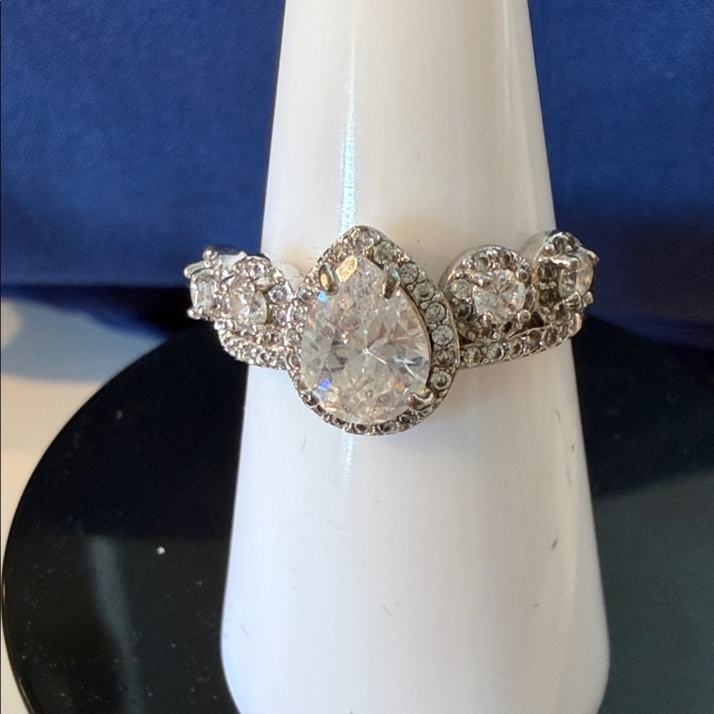 Elegant Silver Teardrop Ring